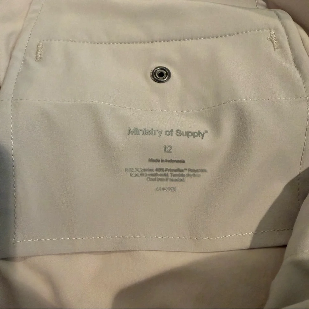 Classic khaki Women's Shorts - Picture 5 of 5